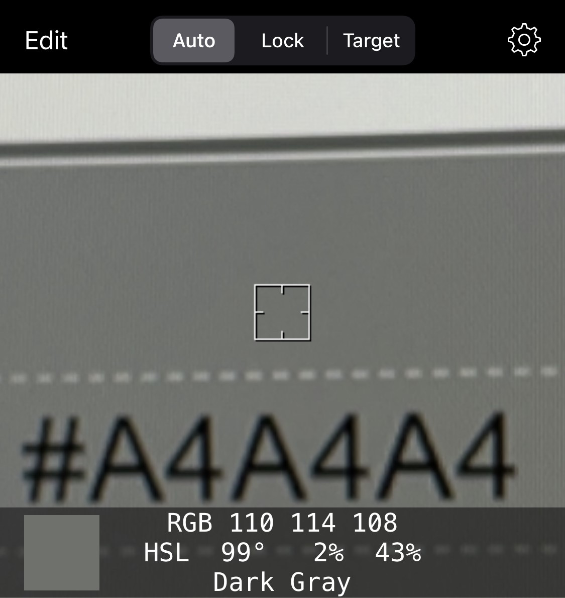 #a4a4a4 회색 배경 카메라 초점 고정됨 RGB 110 114 108, HSL 99 2 43, Dark gray